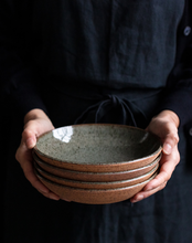 Charger l'image dans la galerie, MEI - Assiette creuse - 20 - Terre / Poivre