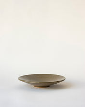 Load image into Gallery viewer, SOLAR - Assiette de présentation - 19 - Kaki