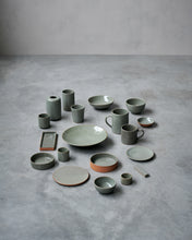 Charger l&#39;image dans la galerie, JUN - Assiette extra plate - 15 - Sauge
