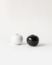 Load image into Gallery viewer, UME ROUND VASE - Blanc

