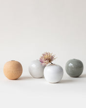 Load image into Gallery viewer, UME ROUND VASE - Perle
